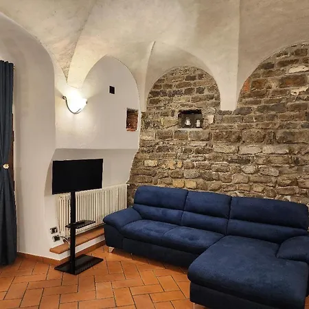 The Courtyard Of The 6 Arches *