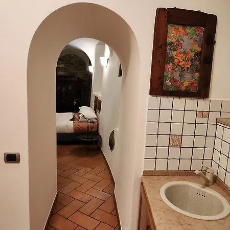 The Courtyard Of The 6 Arches Apartment