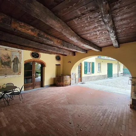 The Courtyard Of The 6 Arches Apartment *