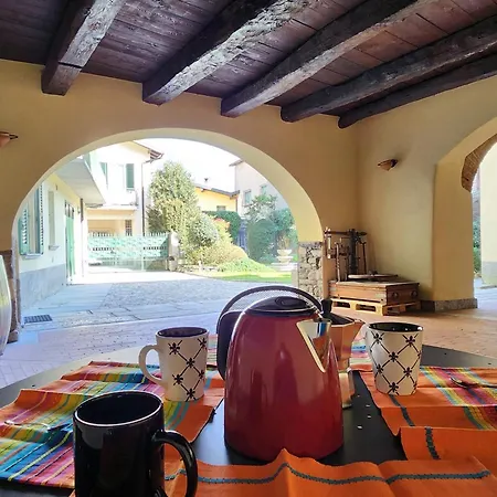 The Courtyard Of The 6 Arches Daire