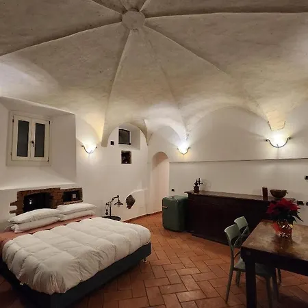 The Courtyard Of The 6 Arches * Garlate